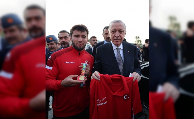 DÜNYA ŞAMPİYONU İSMAİL HAKKI BOSTANCI'DAN BASIN AÇIKLAMASI DÜNYA ŞAMPİYONU İSMAİL HAKKI BOSTANCI'DAN BASIN AÇIKLAMASI