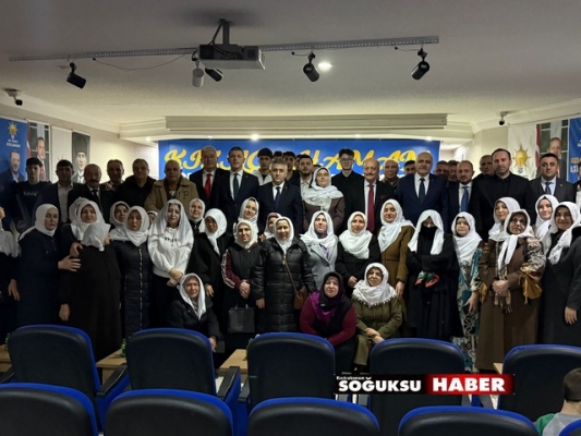 AK PARTİ DANIŞMA MECLİSİNDE BEYAZ BAŞÖRTÜLERİ İLE DESTEK VERDİLER