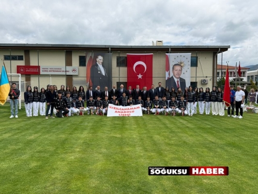 KIZILCAHAMAM’DA 19 MAYIS KUTLAMA TÖRENİ İLÇE STADINDA YAPILDI.