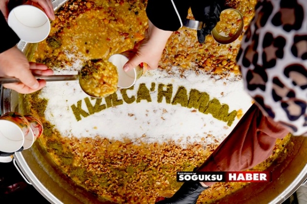 KIZILCAHAMAM'DA AŞURE İKRAMI