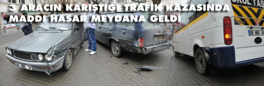 BELEDİYE ÖNÜNDE TRAFİK KAZASI