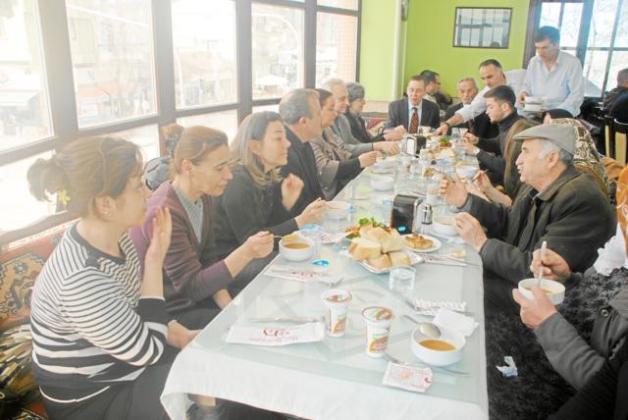 BÜYÜKELÇİ MUSTAFA AKARSU İÇİN OKUNAN MEVLİDE KATILDI