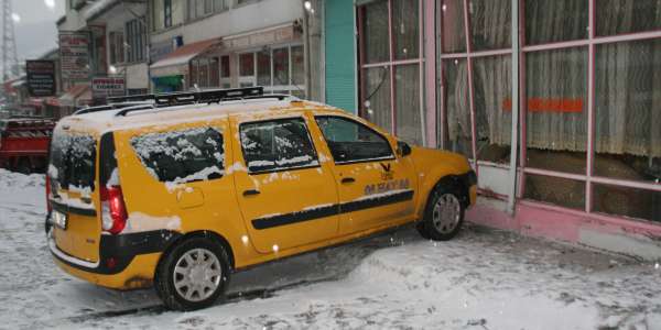 BUZLU YOKUŞTAN KAYDI KÖFTECİYE ÇARPARAK DURDU