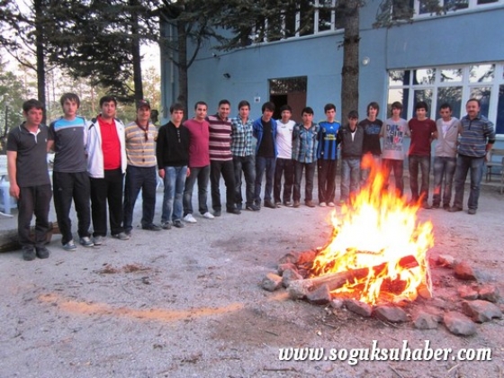 KATEM İZCİLERİ KAMP ATEŞİNİ YAKTI