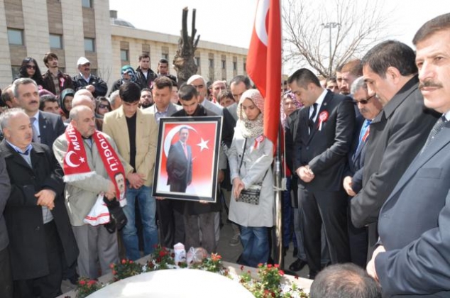 MUHSİN YAZICIOĞLU KABRİ BAŞINDA ANILDI