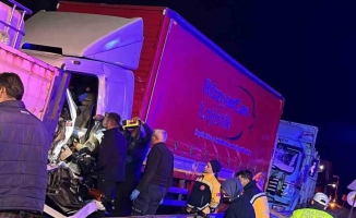 AKYARMA MEVKİİNDE ZİNCİRLEME TIR KAZASI 2 YARALI