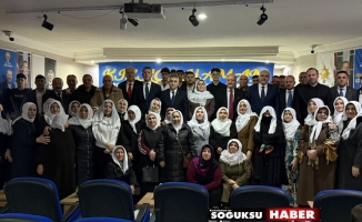 AK PARTİ DANIŞMA MECLİSİNDE BEYAZ BAŞÖRTÜLERİ İLE DESTEK VERDİLER