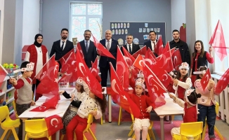 OKULLAR BAYRAK SEVGİSİ İLE BAŞLADI