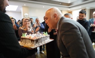 BAŞKAN ACAR'A DOĞUM GÜNÜ SÜPRİZİ