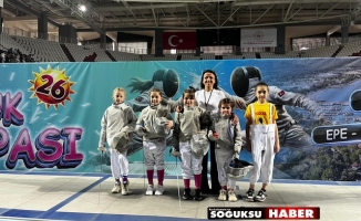 KIZILCAHAMAM'DAN ESKRİM SPORUNDA BAŞARI