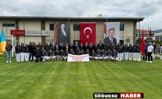 KIZILCAHAMAM’DA 19 MAYIS KUTLAMA TÖRENİ İLÇE STADINDA YAPILDI.