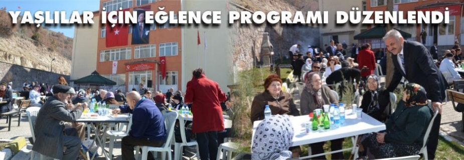 YAŞLILAR GÖNÜLLERİNCE EĞLENDİ